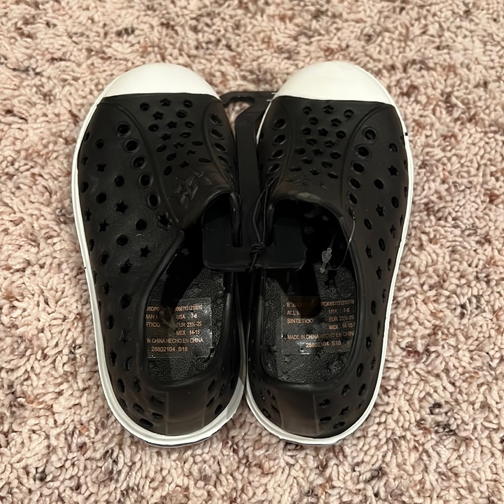 NWT Crazy 8 brand toddler boy’s shoes size 7/8